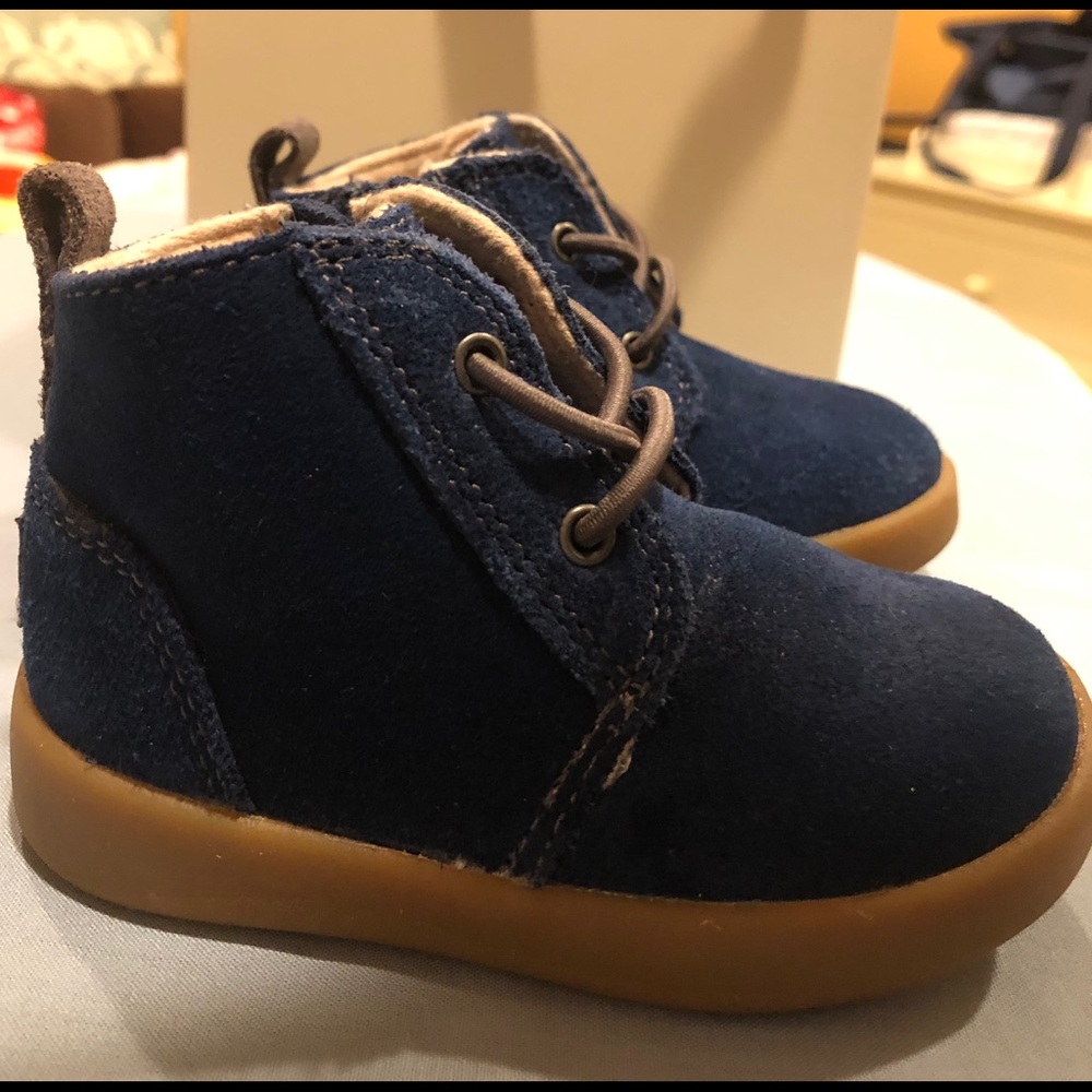 Ugg Baby Size 2/3 small boots for about 6-12months